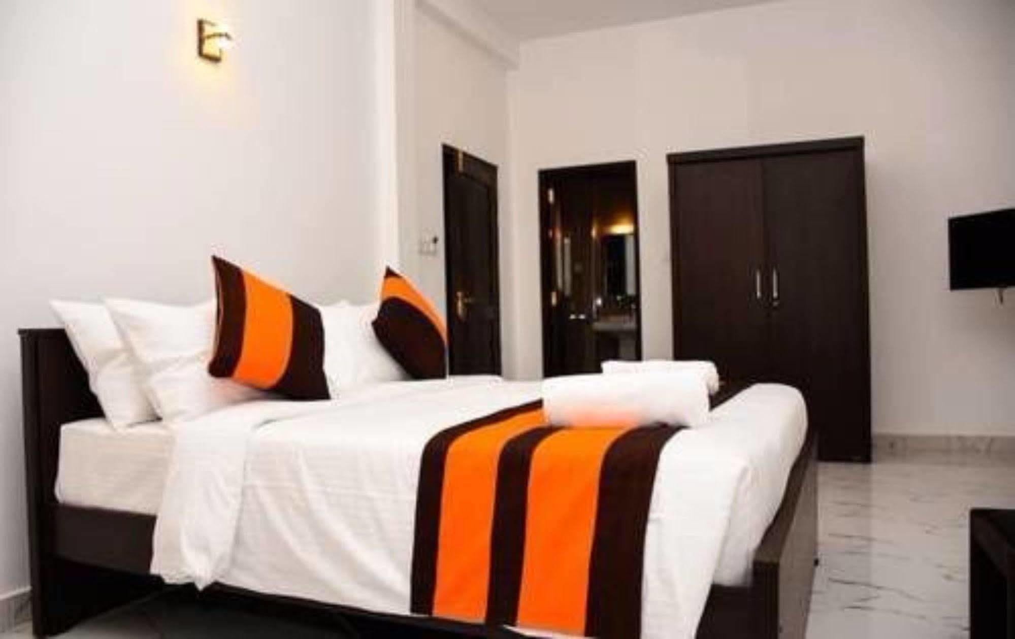 Ocean Glory Hotel Ettukala Eksteriør billede